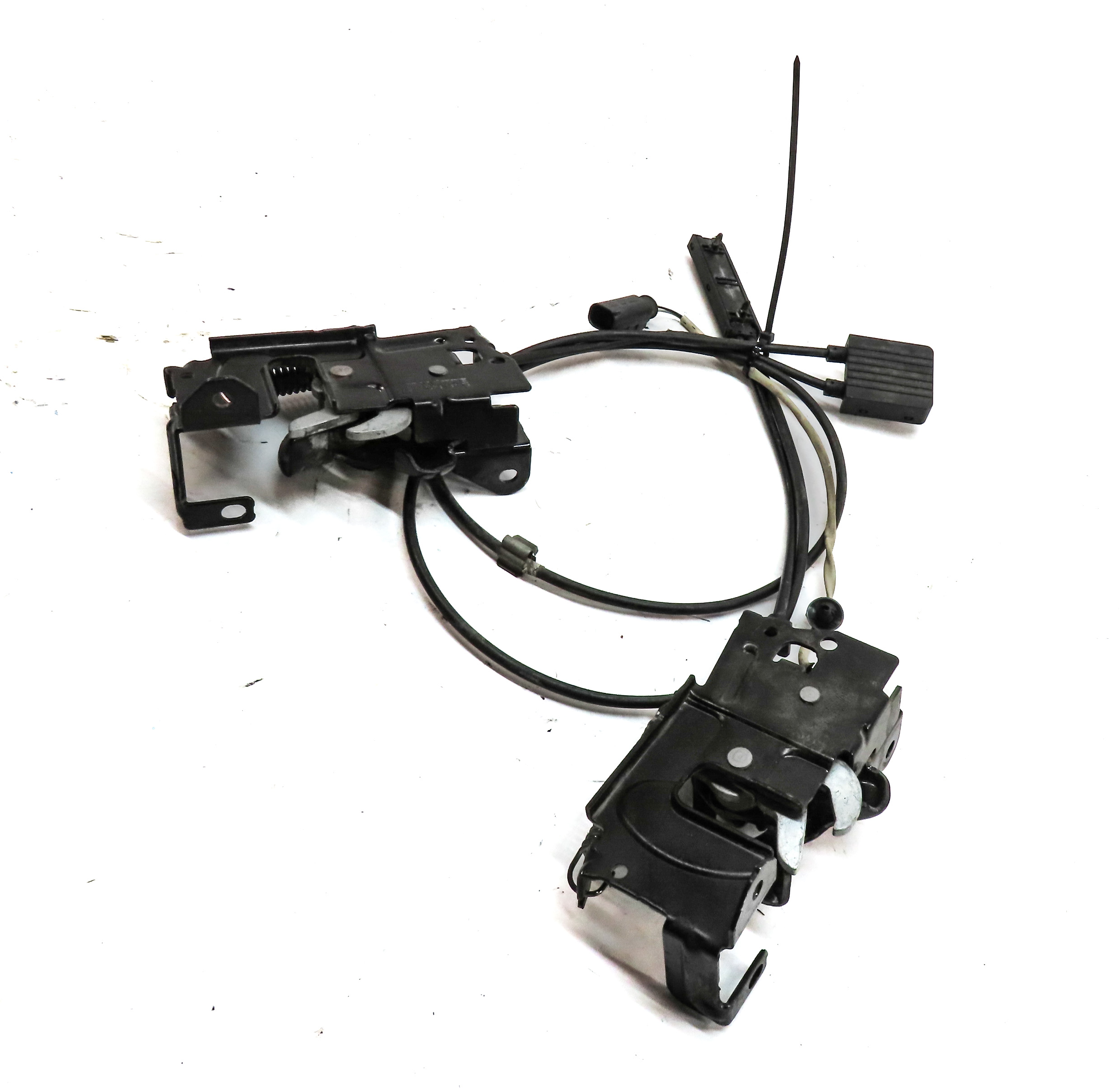 2017 BMW X1 (F48) FRONT HOOD BONNET LID LEFT & RIGHT LATCH CABLE SET/2 — exact item pictured